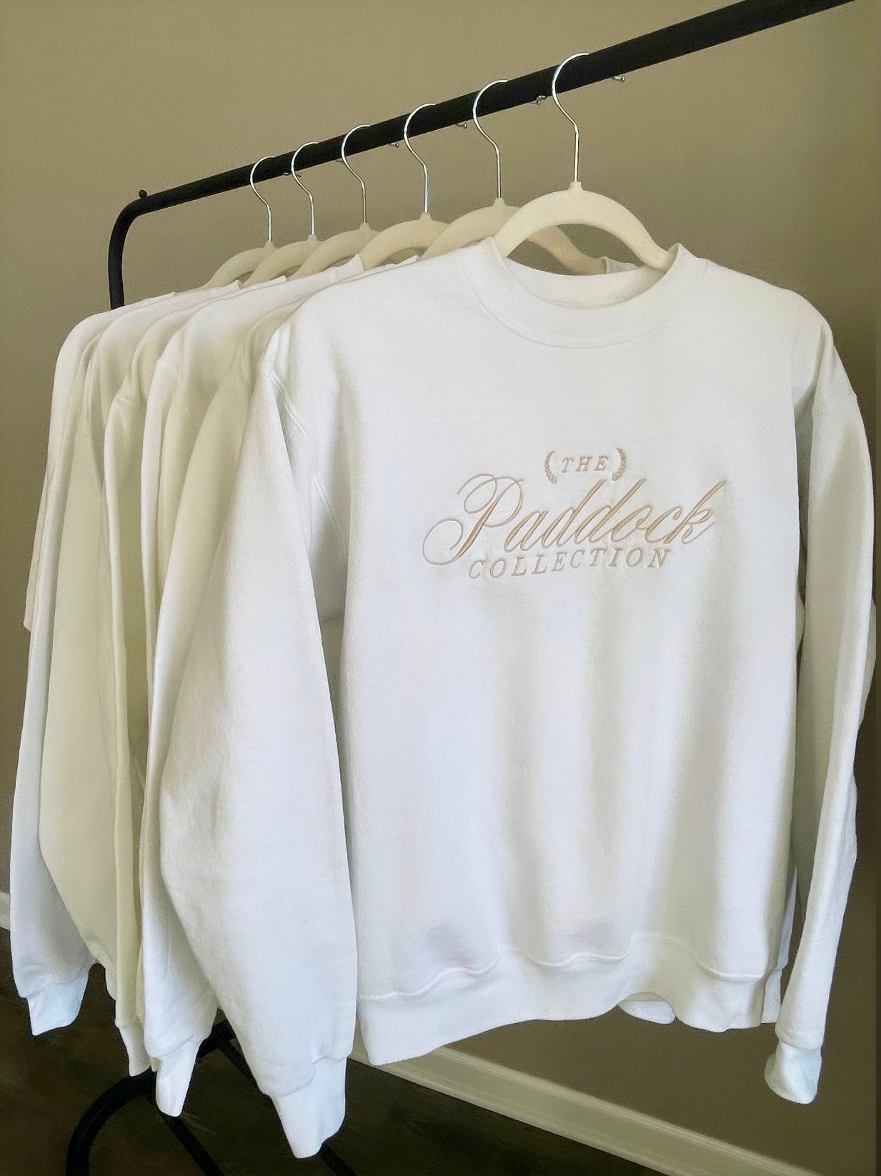 A white Formula 1 crewneck sweater with beige embroidery The Paddock Collection for F1 fans